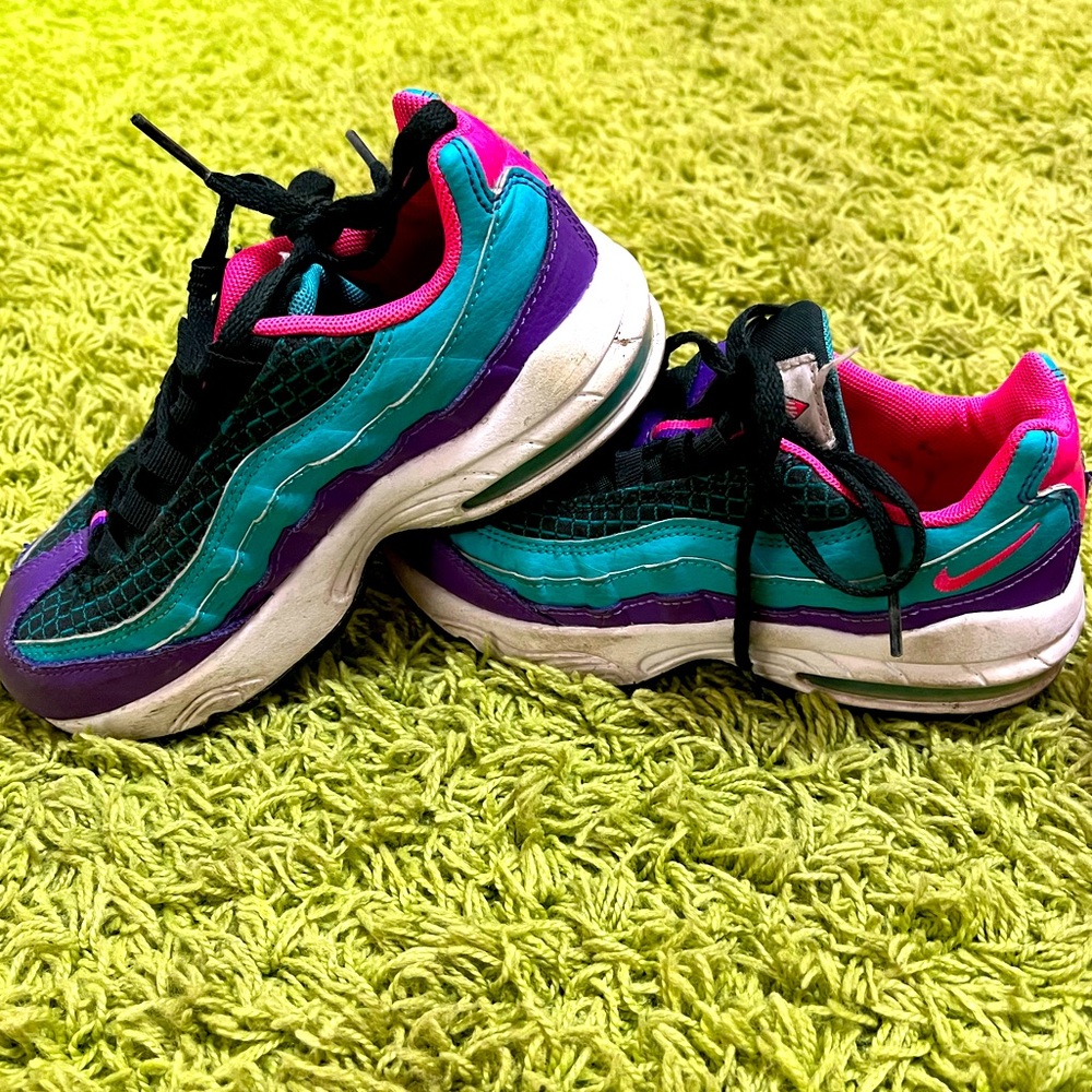 Nike- Air Max